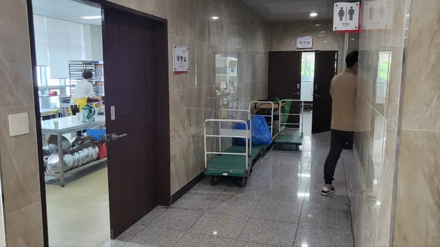 필름시공으로 화사해진 제빵실 인테리어 성안동 인테리어 시공 현장 사진 8