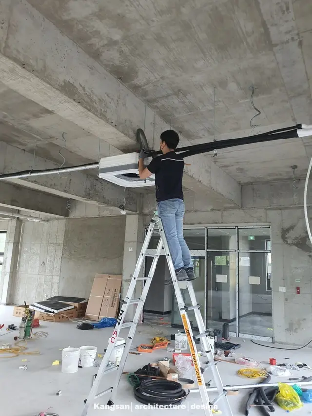 심플한 인테리어 70평대 사무실의 새로운 풍경 울산 인테리어 시공 현장 사진 18